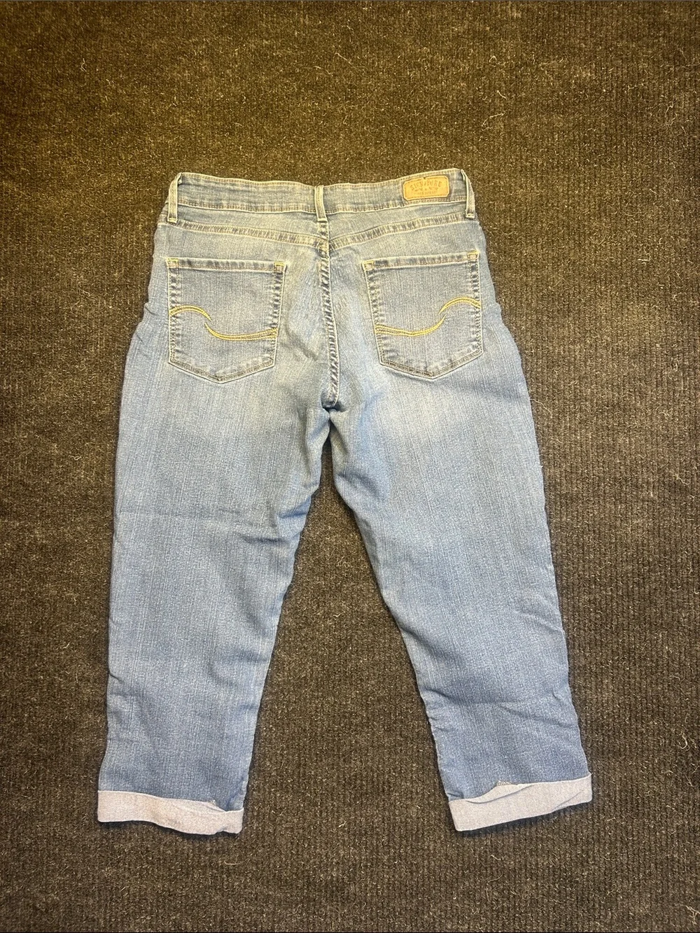 Levi's Light Wash Cropped Capris with Rolled Cuffs - Picture 5 of 5
